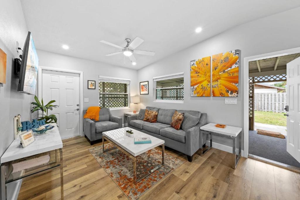 Midtown Cottage - In the heart of Cocoa Beach image