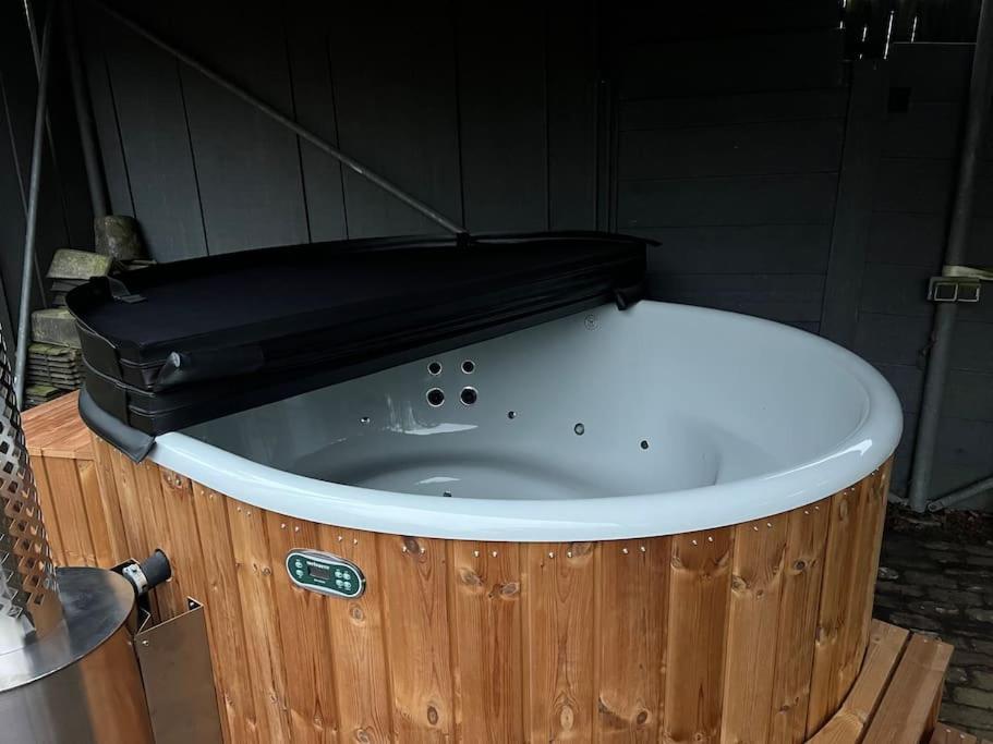 Comfortabele woning aan het water, hottub & kachel photo 2