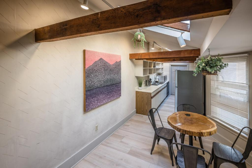 Row House Loft in Downtown Harrisburg near Hershey photo 2