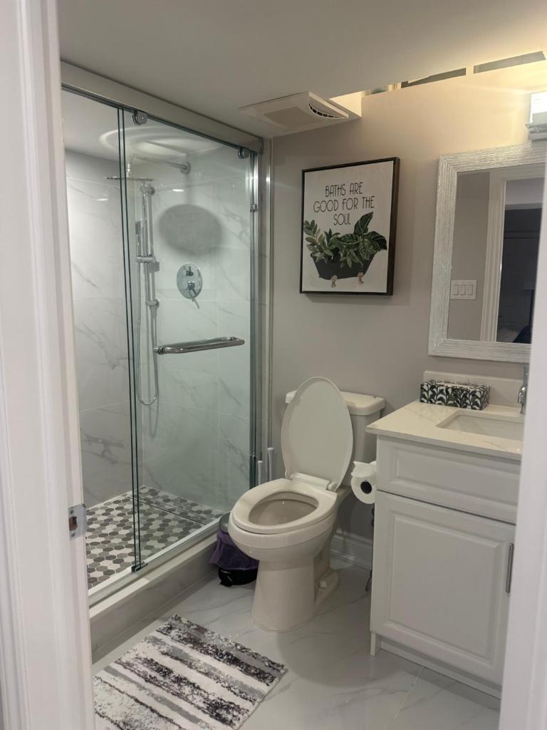 2 bedrooms basement with bath,kitchen,laundry &dinning photo 1