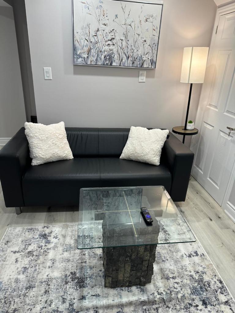 2 bedrooms basement with bath,kitchen,laundry &dinning photo 3
