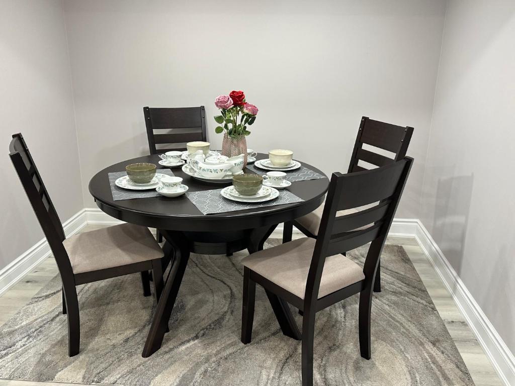 2 bedrooms basement with bath,kitchen,laundry &dinning photo 4