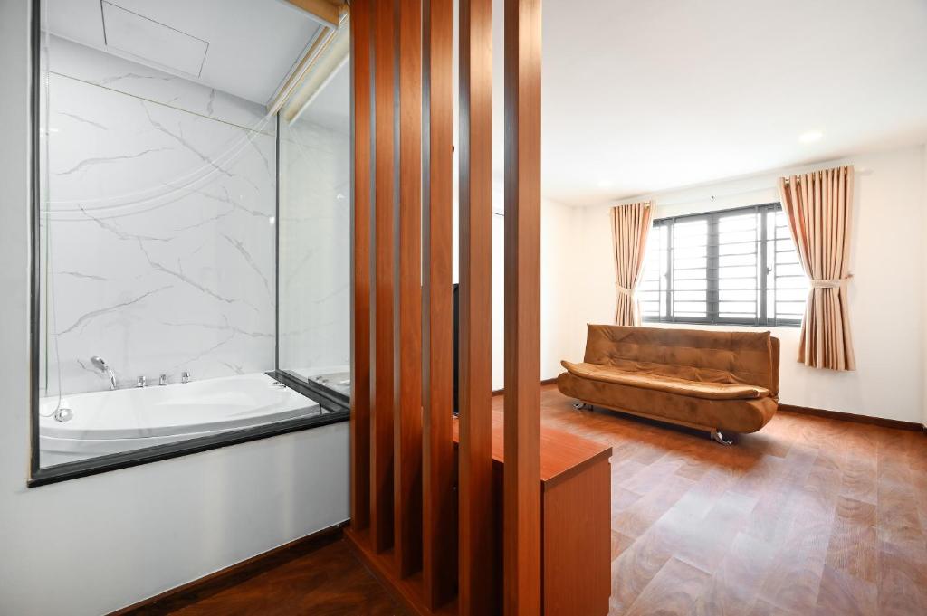 YoKo Airport Saigon Hotel