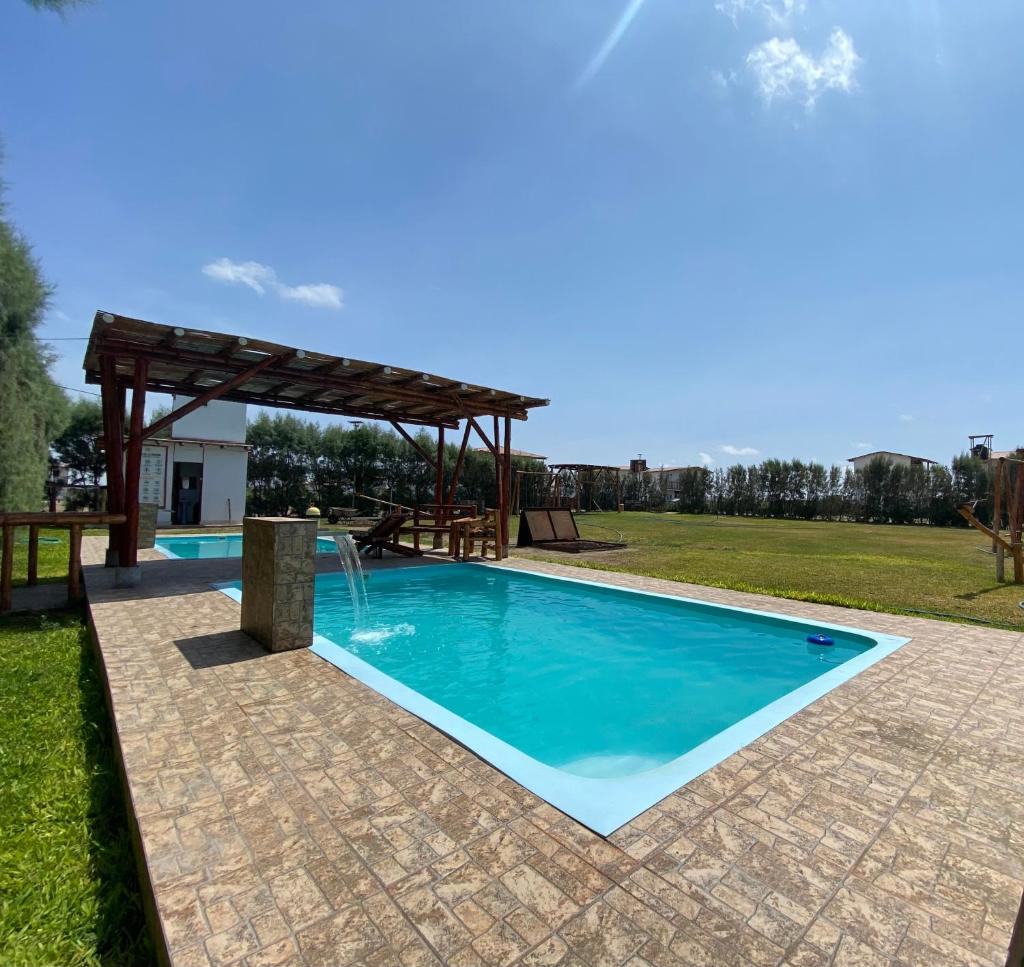 Residencia en Huacho con piscina