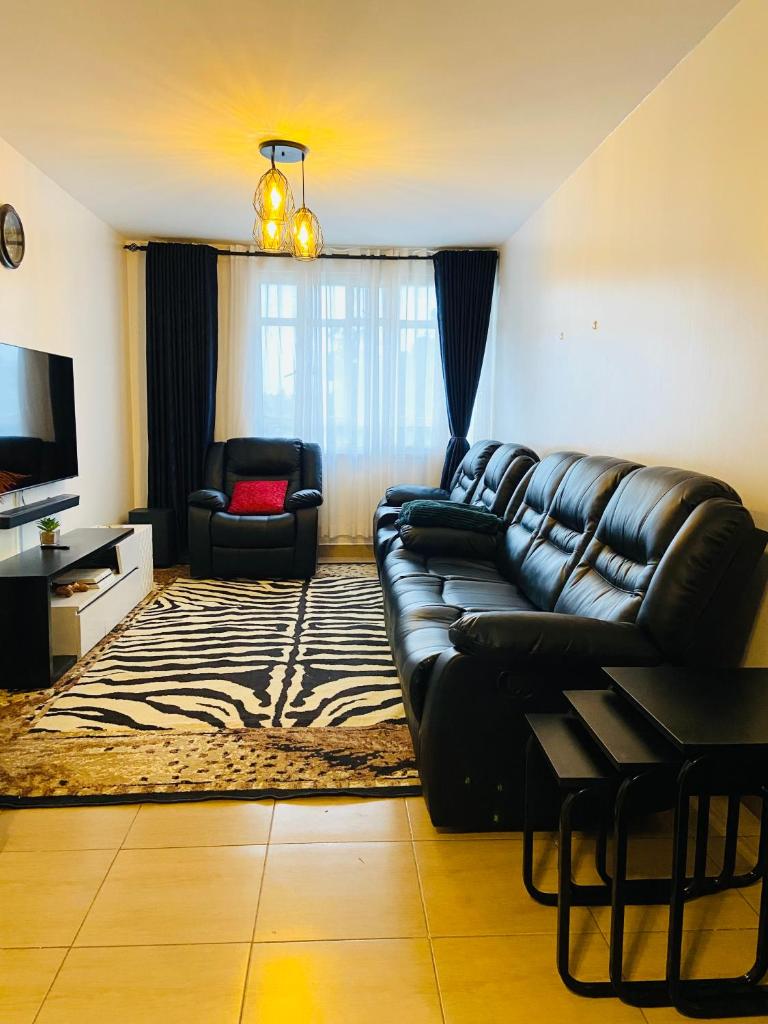 Luxe 1BR, Ngong Road, Nairobi - Tap to explore photos