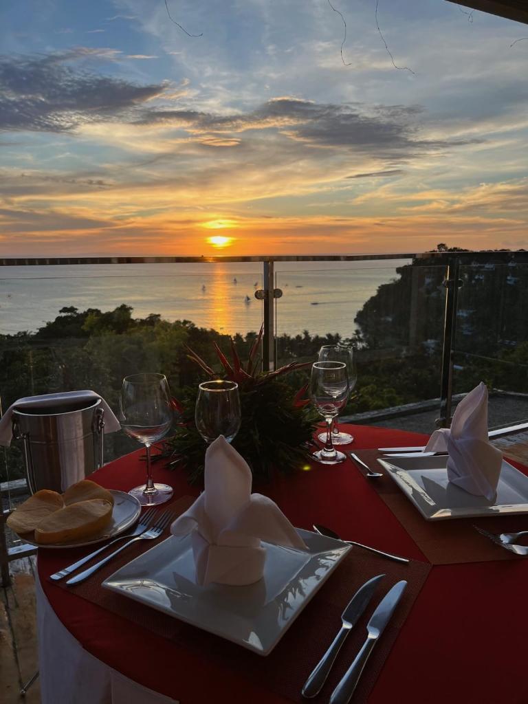 Amor Penthouse/Honeymoon Suite with Jacuzzi - Best View in the Island. Hidden Paradise! photo 2