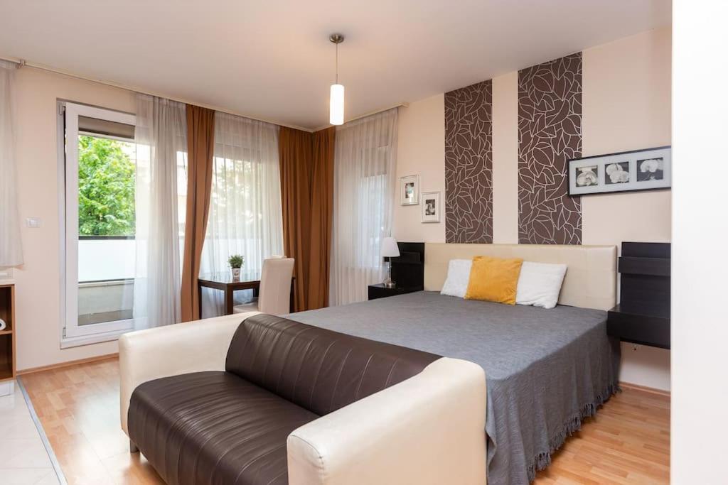Flat on Corvin promenade with big balcony