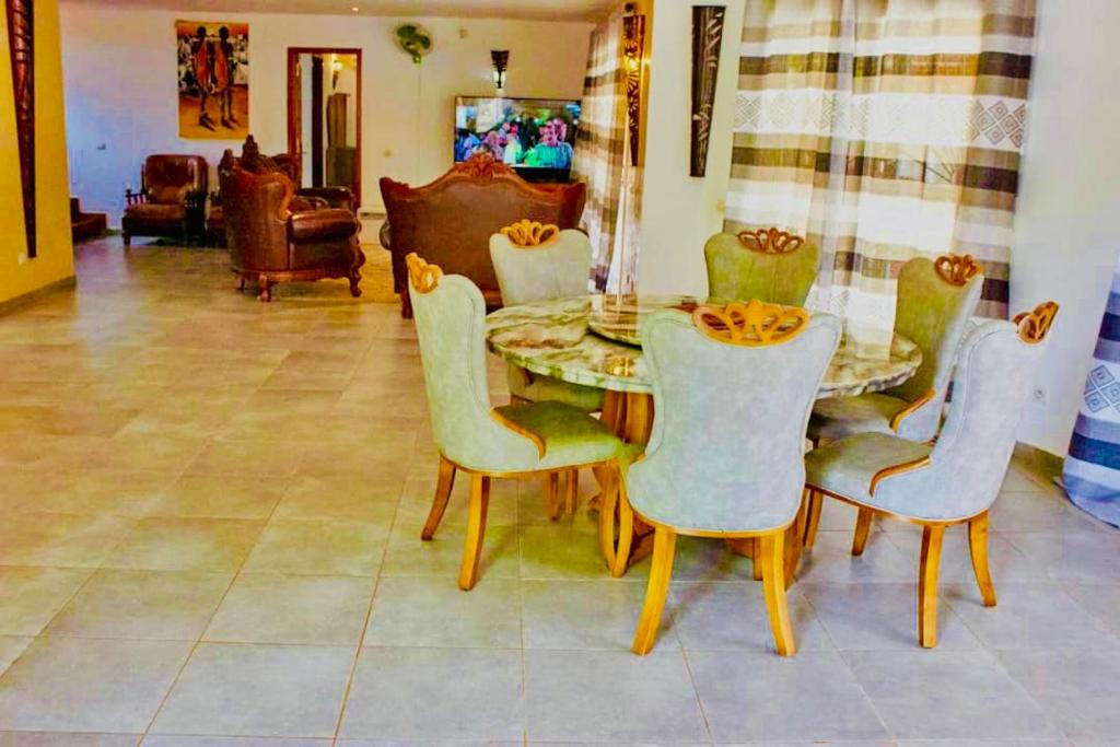 Sublime villa jaune photo 3