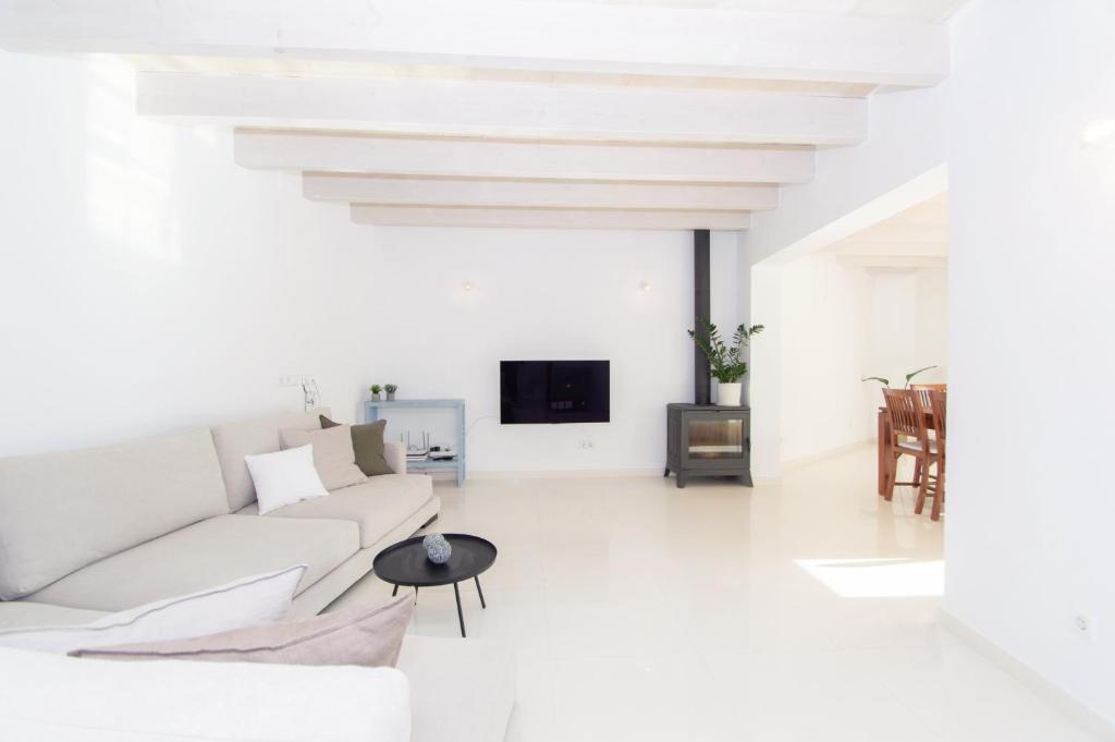 Casa Lluminosa, fabulosa y moderna casa de pueblo by Sonne Villas photo 3