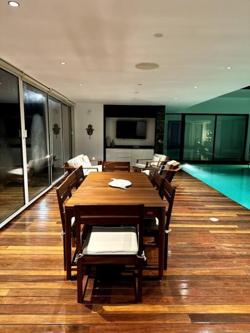 Luxury villa with a heated indoor pool and direct access to the beach photo 4