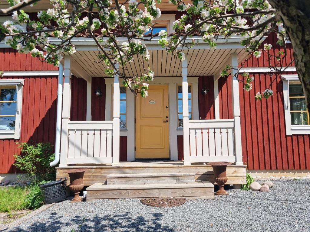 Sällinge House - Cozy Villa with Fireplace and Garden close to Uppsala photo 3