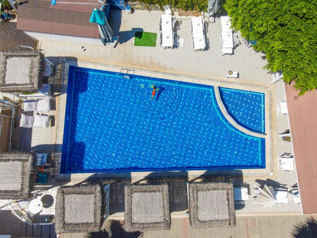 Viras Hotel photo 1