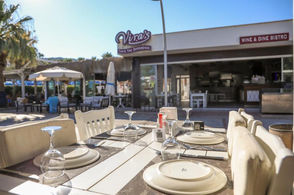 Viras Hotel photo 2