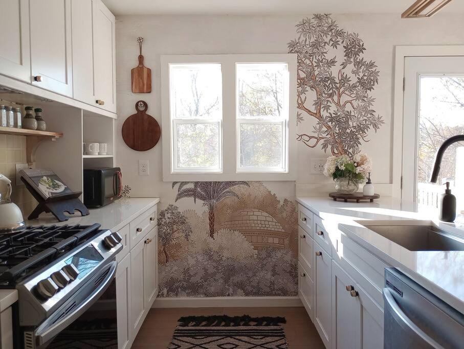 Charming Family Home Sleeps 8 near DC, Historic Old Town VA, & National Harbor