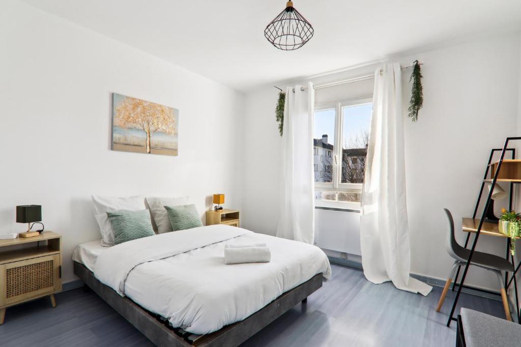 Chic and spacious apart with parking photo 3