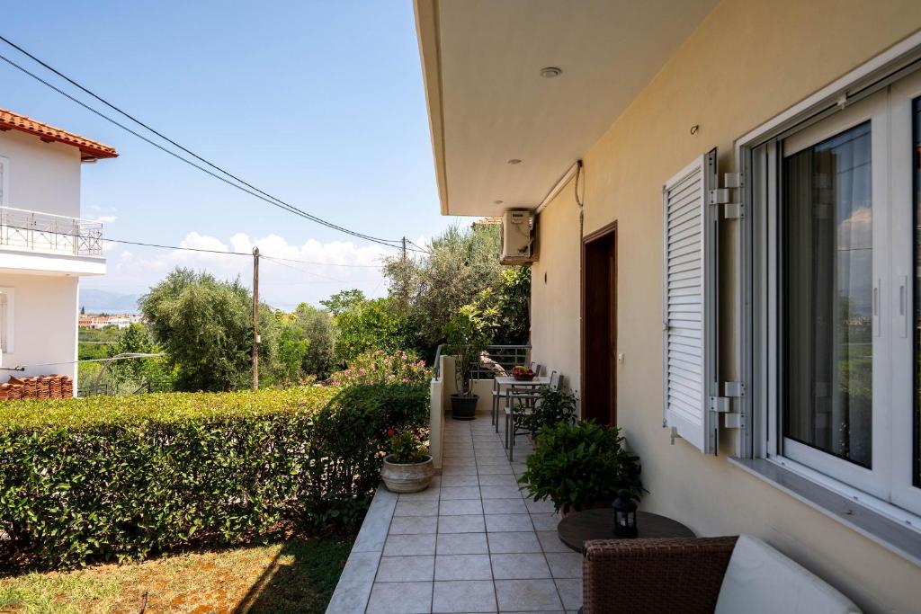 Vintage Family Comfort By Greece Apartments photo 4