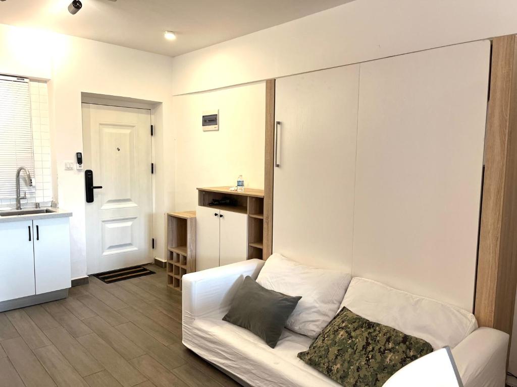 Vientiane city center modern apartment photo 4