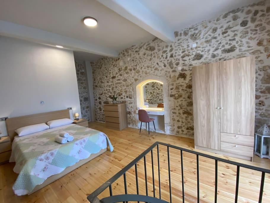 Stavlos traditional suite photo 2