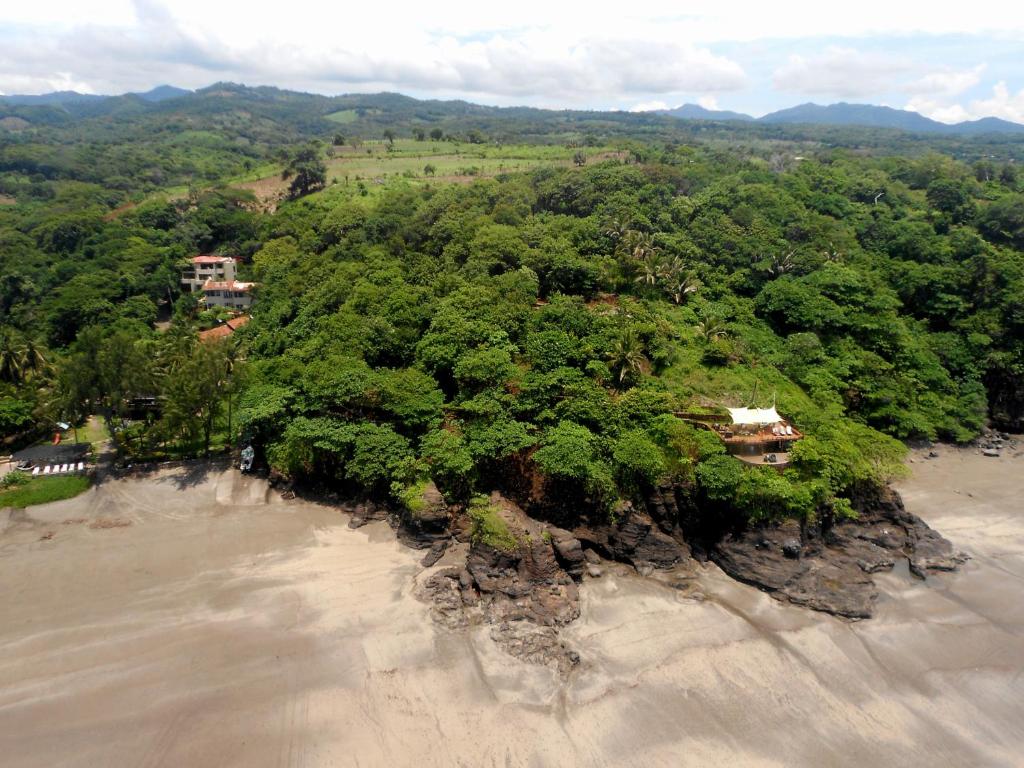 Las Flores Resort photo 2
