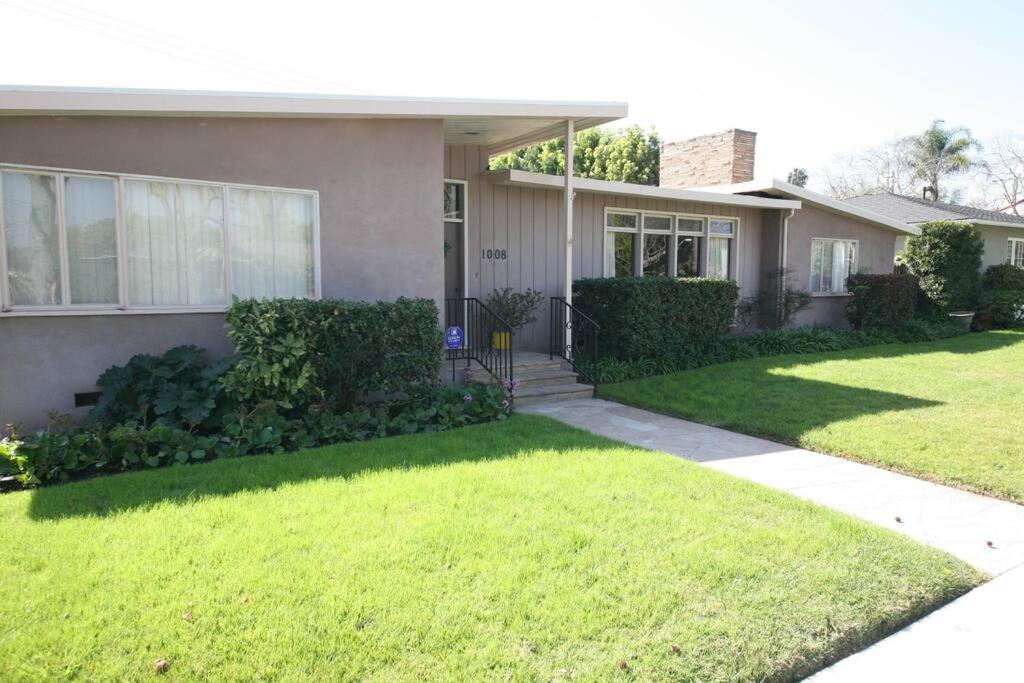 Bixby Beauty 50s Mod Long Beach photo 2