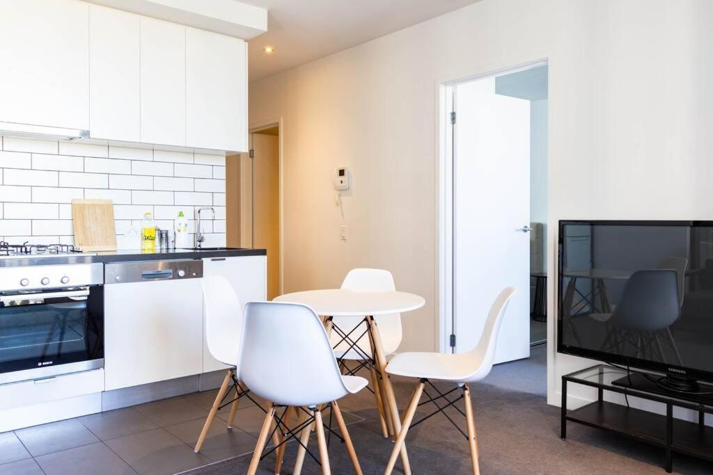 Simplistic 2BR Southbank apartment Wifi Balcony#EB2206 photo 4