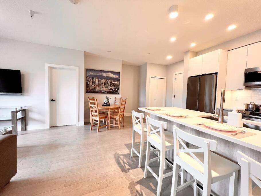 Warm and welcoming Spacious 2bedroom condo photo 4