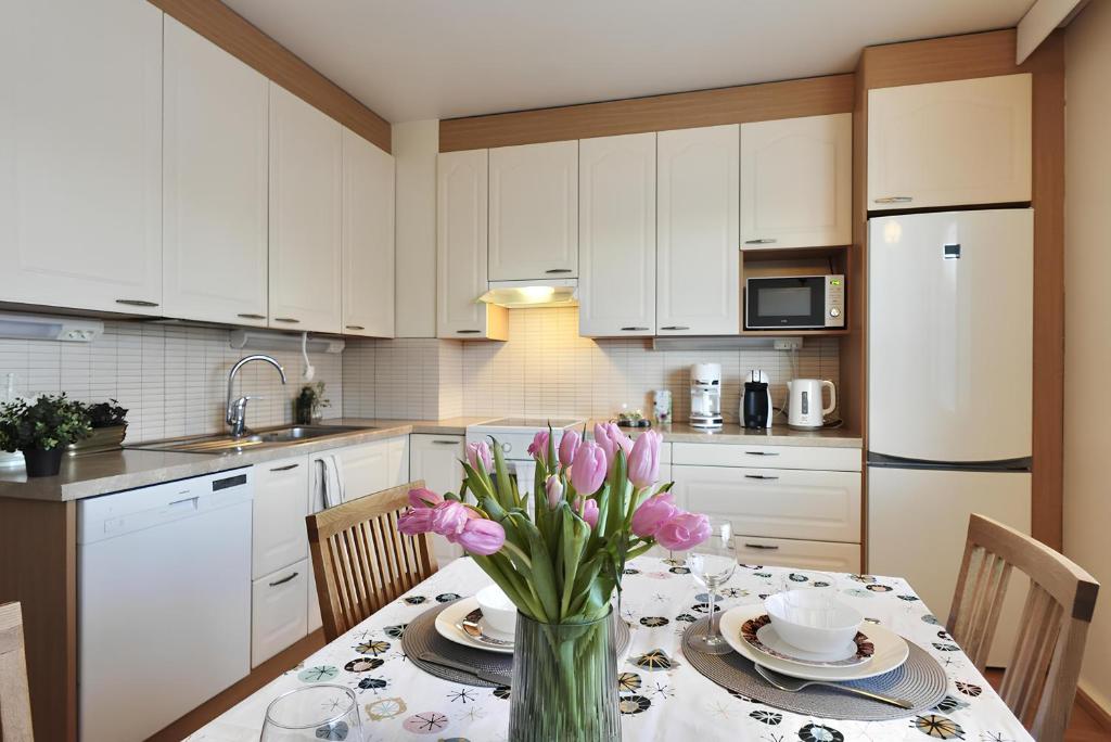 Spacious Apartment in Tranquil Turku with Balcony and Free Parking photo 2