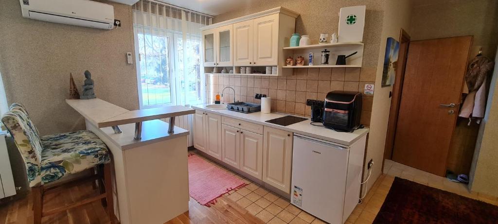 Center apartment photo 2