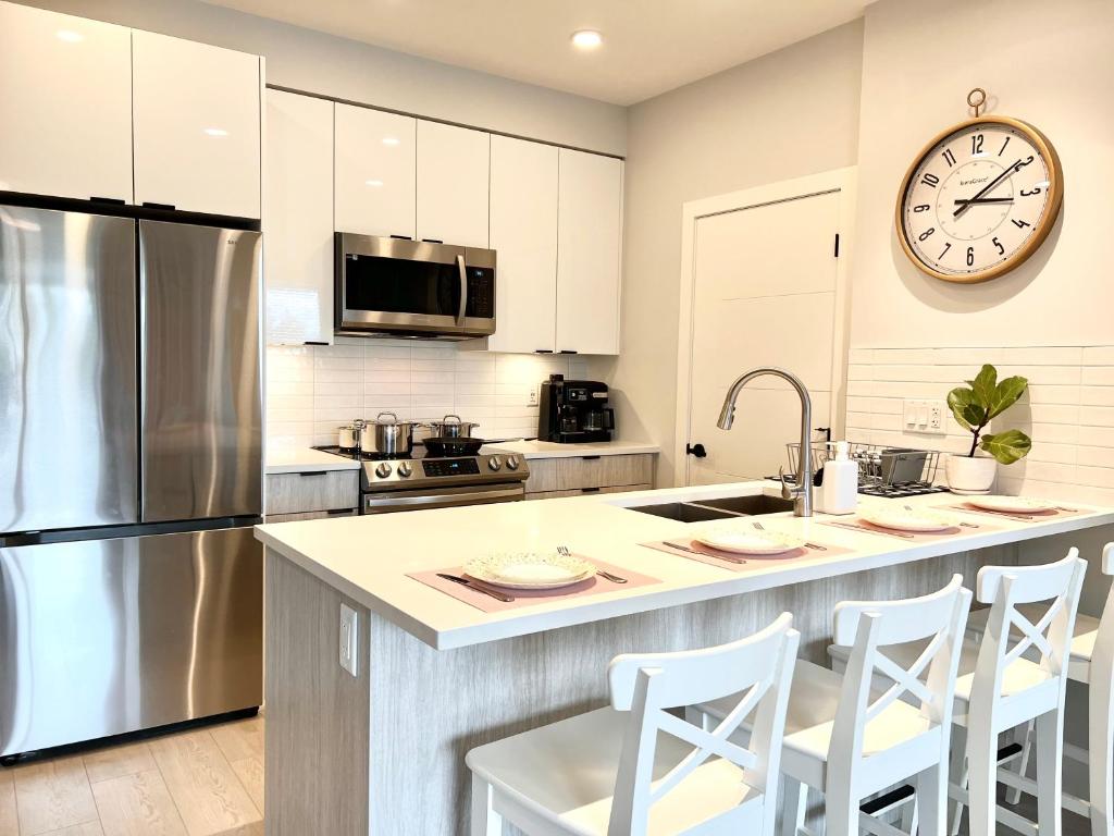Warm and welcoming Spacious 2bedroom condo photo 2