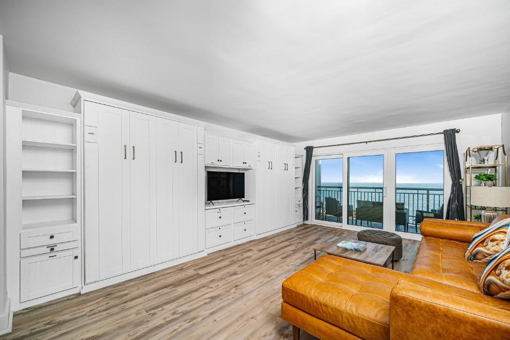 Oceanfront Jewel - Remodeled to Perfection photo 1