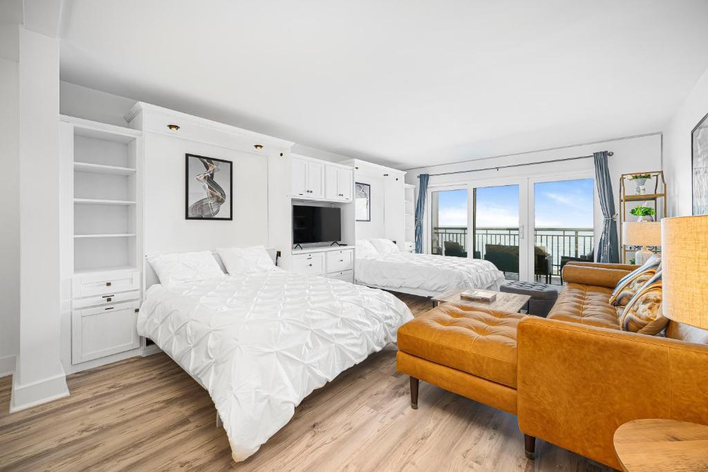 Oceanfront Jewel - Remodeled to Perfection photo 2
