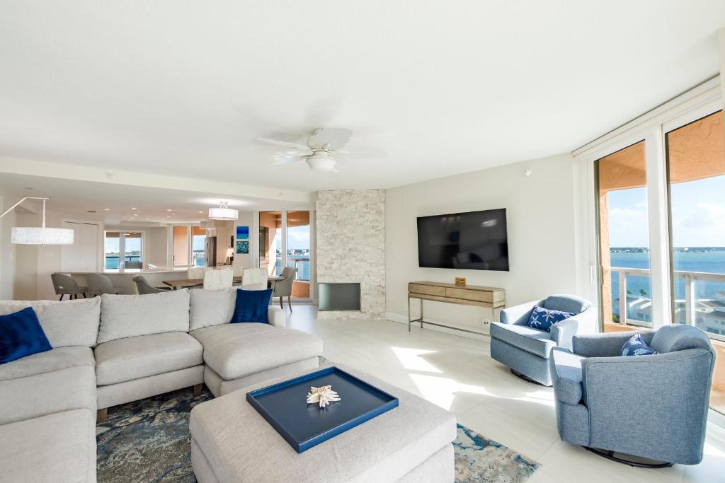 Steps to Beach & Pool - Resort Amenities Galore! photo 2
