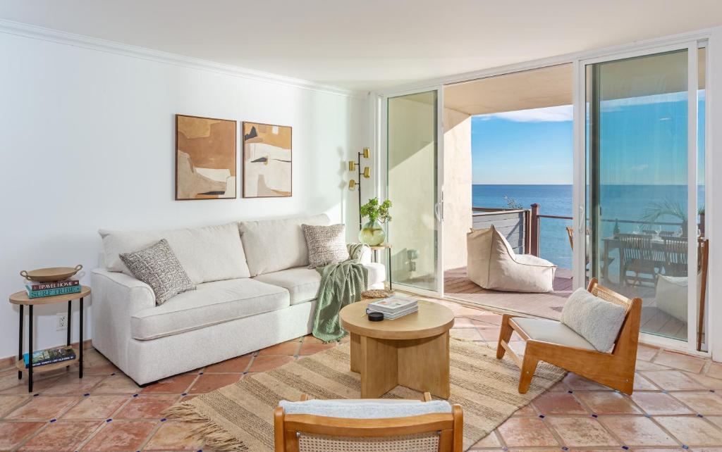 Blue Dolphin: An Oceanfront Malibu Sanctuary photo 2