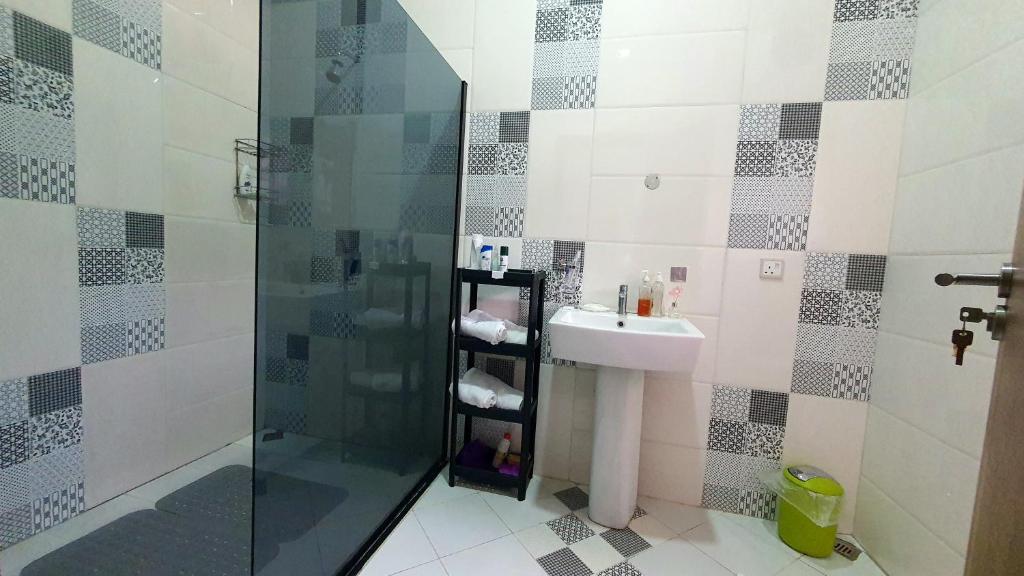 Luxe Serviced 1BR with Private Balconies photo 2