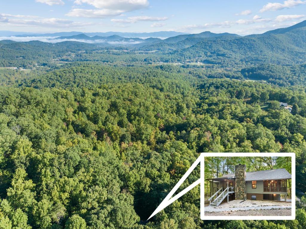 Peek A Boo Cabin in Blairsville Georgia photo 1