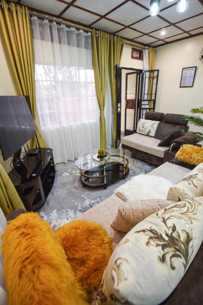 Entire 3-Bedroom Holiday Home in Kampala, Lovingly Furnished photo 2
