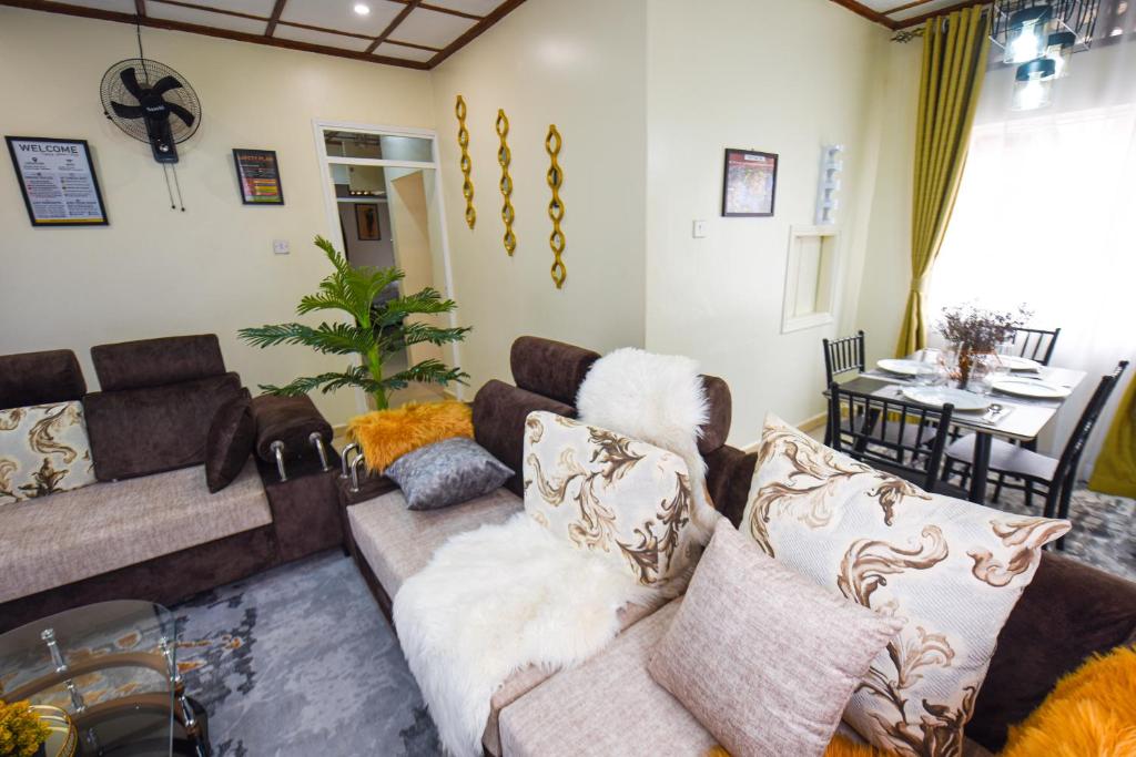 Entire 3-Bedroom Holiday Home in Kampala, Lovingly Furnished photo 1