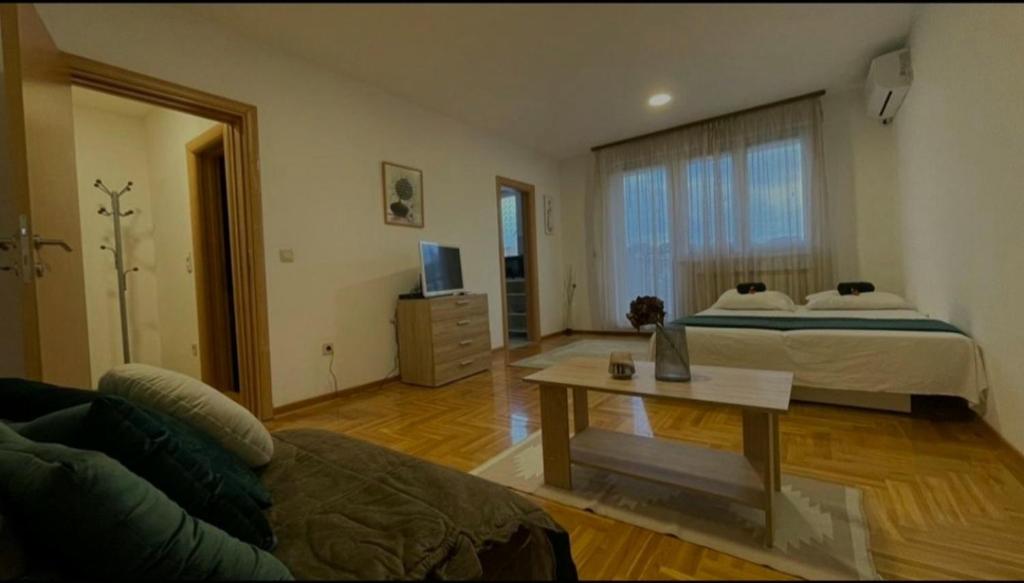 Mari 2 LUX Filmski grad