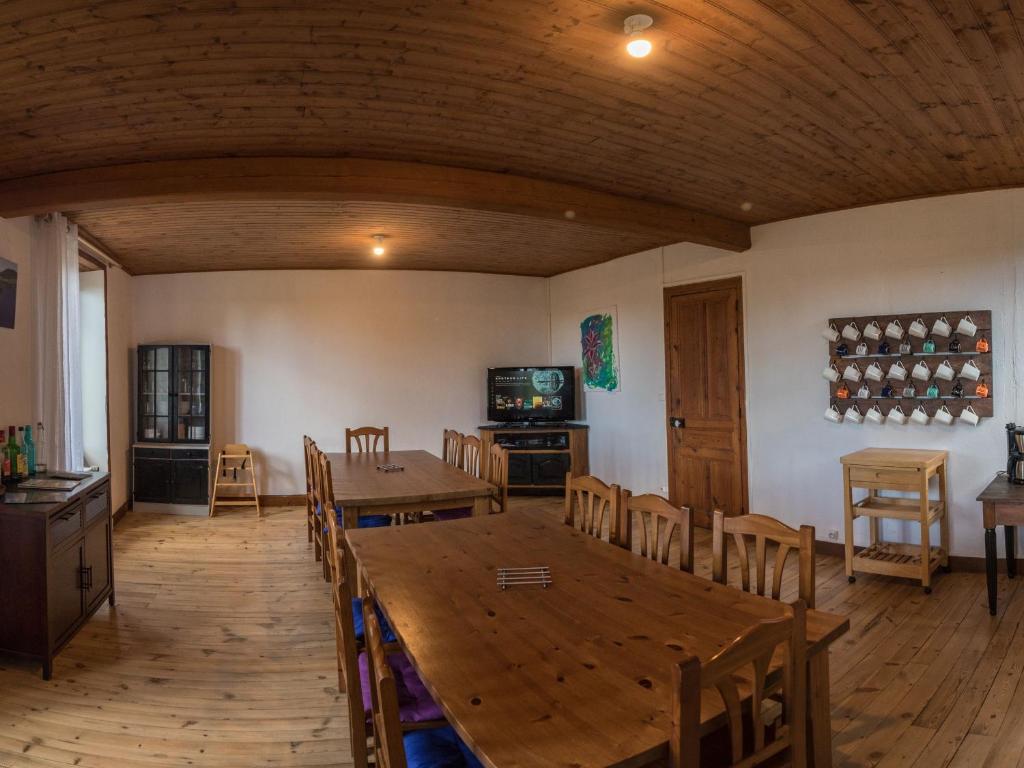 Gîte Le Chambon-sur-Lignon, 9 pièces, 15 personnes - FR-1-582-21 photo 4