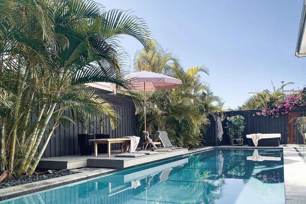 14m Mineral Pool + Paddle Boards + Creek Access photo 3