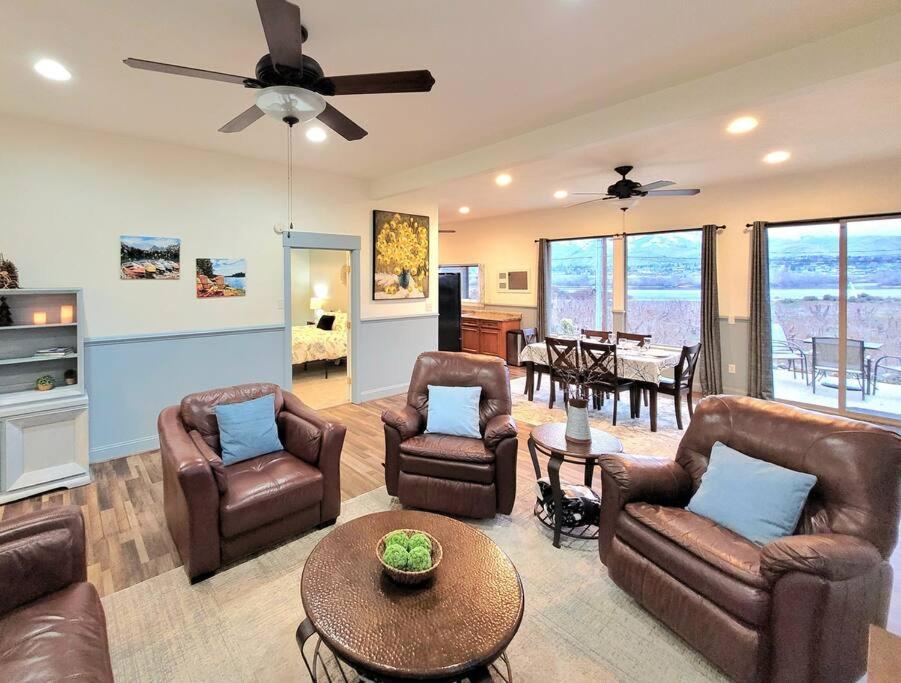 Immaculate Home w/ Mtn and River Views! image