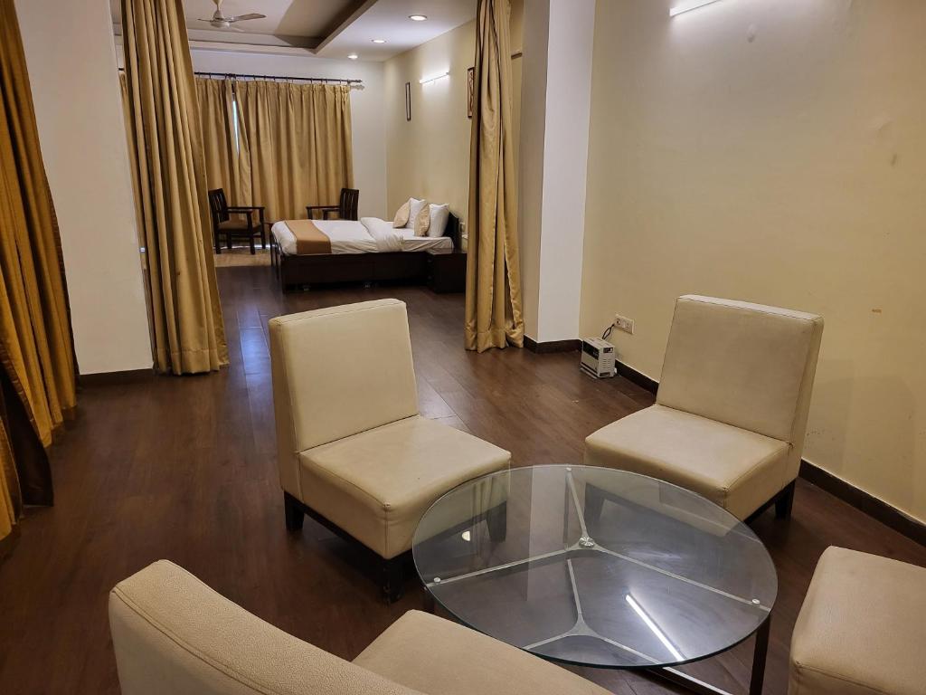 Manor Inn Suites Executive Suite photo 2