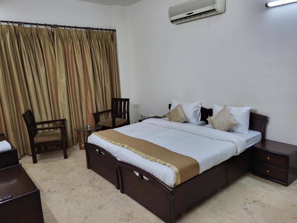 Manor Inn Suites Super Deluxe Room photo 2