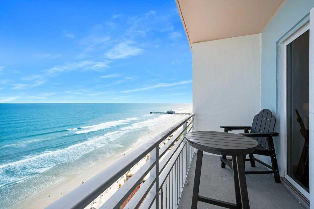 Penthouse 1 BR Condo Direct Oceanfront Wyndham Ocean Walk Resort Daytona Beach | 1907 photo 4
