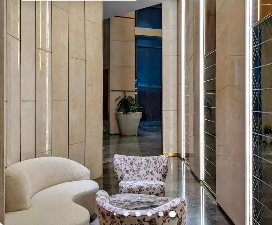 Luxury Stay with Stunning view at 36th Floor Noida photo 3