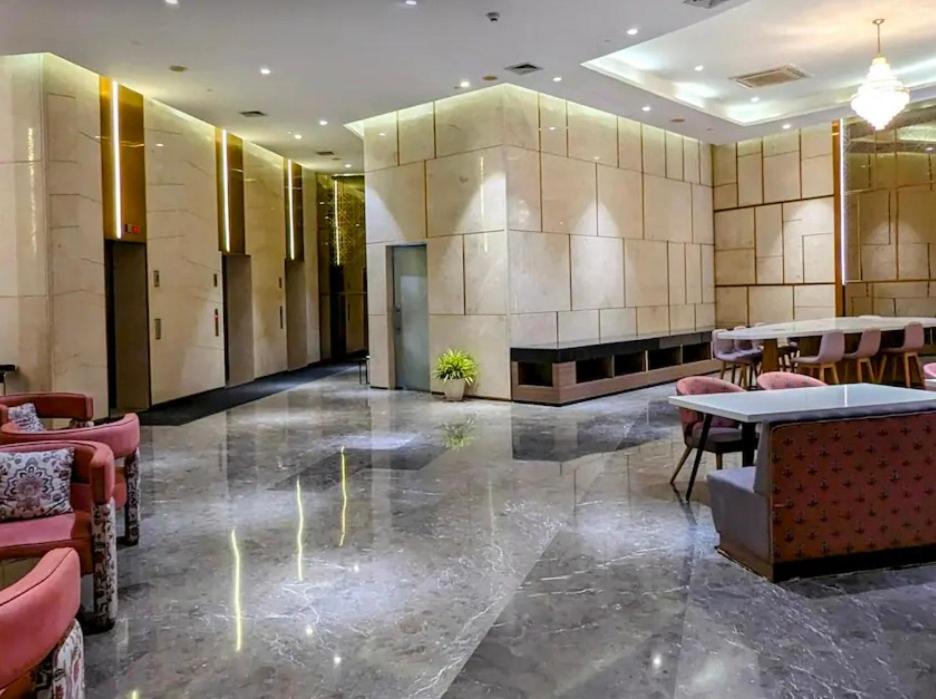 Luxury Stay with Stunning view at 36th Floor Noida photo 2