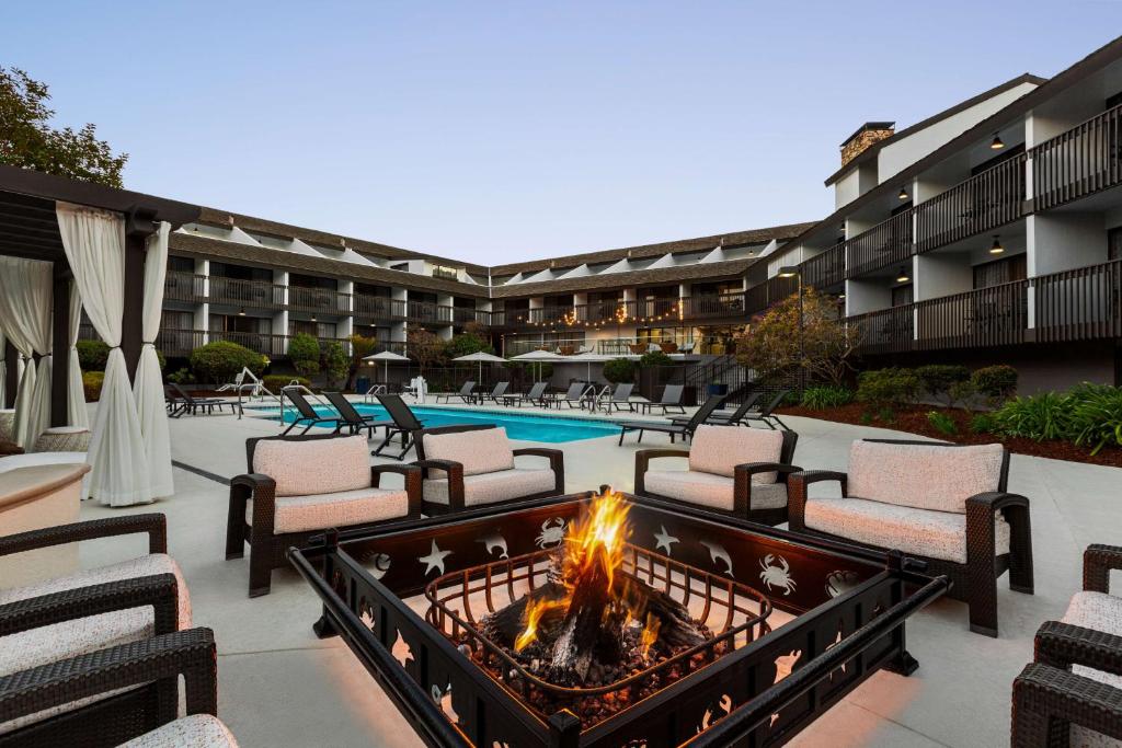 Hilton Garden Inn Monterey photo 2