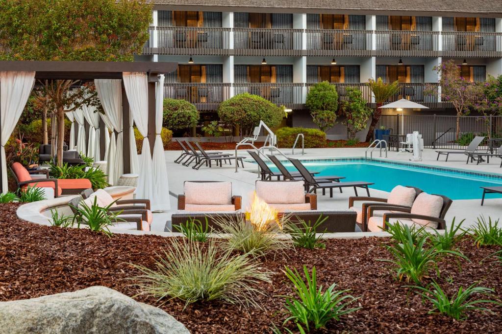Hilton Garden Inn Monterey photo 1