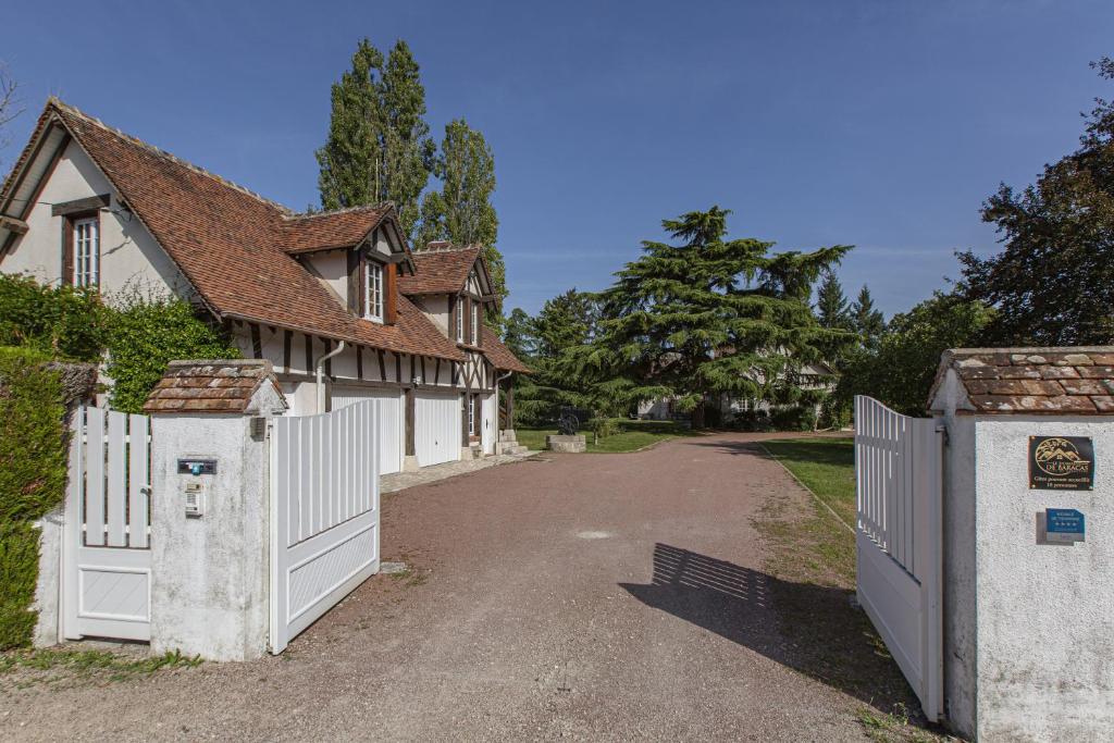 Le Domaine de Baracas - Le Grand Gîte 4 étoiles - piscine-billard-baby-foot-cheminée - 14 personnes photo 2