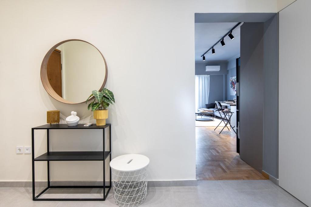 Zephyr 3-Bedroom Apartment in Athens - Tap to explore photos